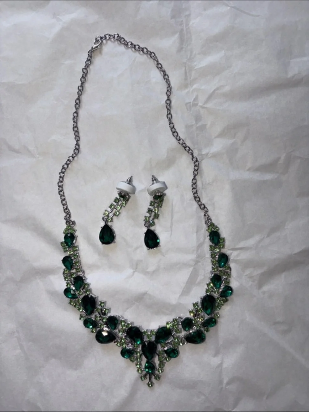 Elegant Emerald Green Teardrop Necklace & Earrings Set